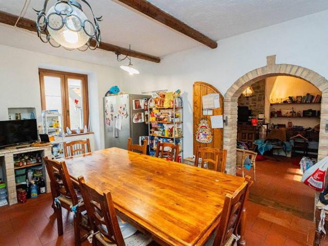 Casa indipendente in vendita a Perledo LC