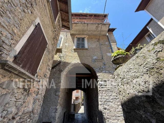 Casa indipendente in vendita a Perledo LC