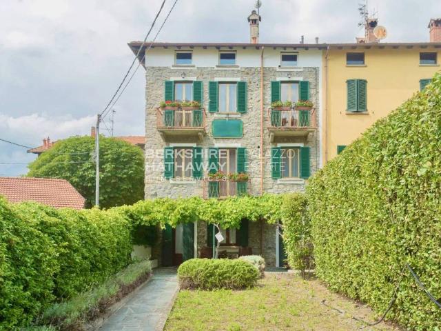 Casa indipendente in vendita a Perledo LC