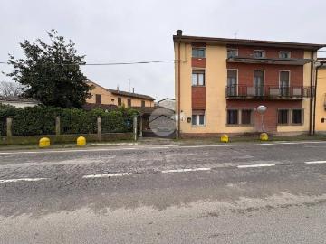 Casa indipendente in vendita a Persico Dosimo CR