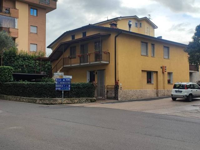 Casa indipendente in vendita a Perugia PG