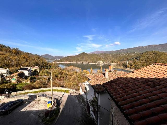 Casa indipendente in vendita a Pescorocchiano RI