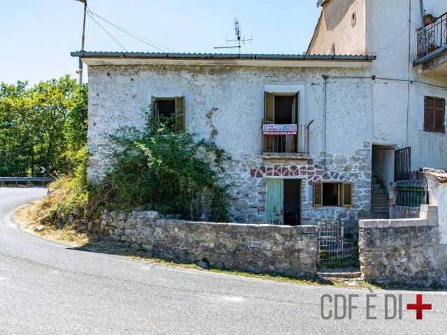 Casa indipendente in vendita a Pescorocchiano RI