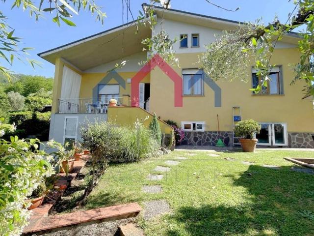 Casa indipendente in vendita a Pescaglia LU