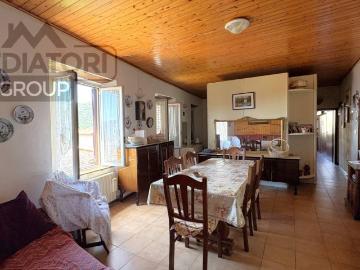 Casa indipendente in vendita a Pescaglia LU