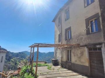 Casa indipendente in vendita a Pescaglia LU