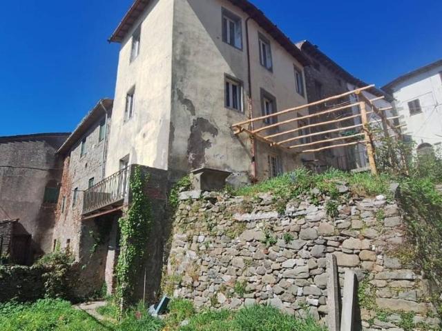 Casa indipendente in vendita a Pescaglia LU