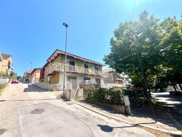 Casa indipendente in vendita a Pescara via Cervone, Colle del Telegrafo Colle Scorrano