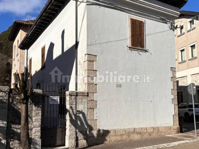 Casa indipendente in vendita a Pescasseroli AQ