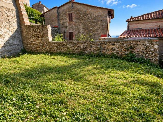 Casa indipendente in vendita a Pescia PT