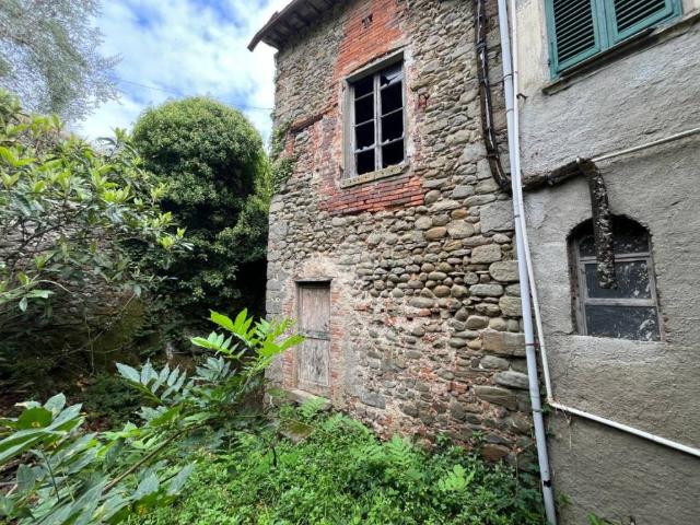 Casa indipendente in vendita a Pescia PT