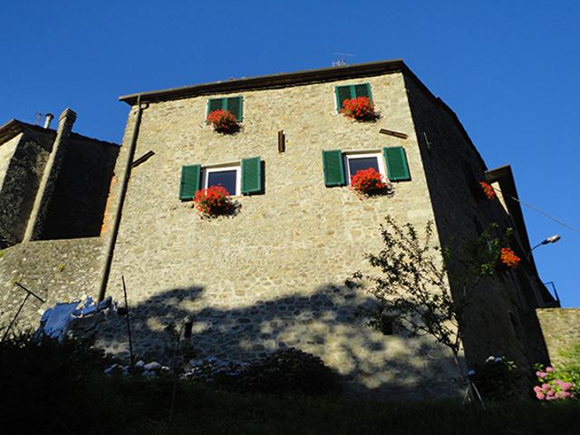 CASA INDIPENDENTE in VENDITA a PESCIA STIAPPA