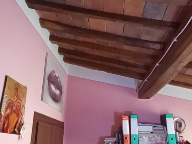 Casa indipendente con terrazzo a Pescia