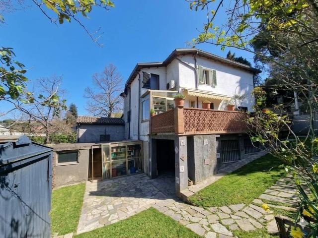 Casa indipendente in vendita a Pesaro PU