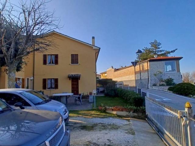 Casa indipendente in vendita a Pesaro PU