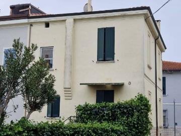 Casa indipendente in vendita a Pesaro PU