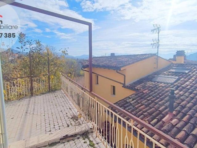 Casa indipendente in vendita a Pizzoli AQ