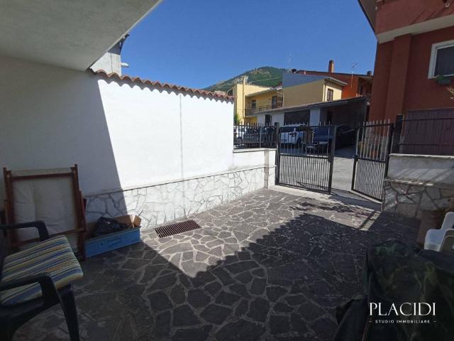 Casa indipendente in vendita a Pizzoli AQ