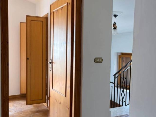 Casa indipendente in vendita a Pizzoli AQ