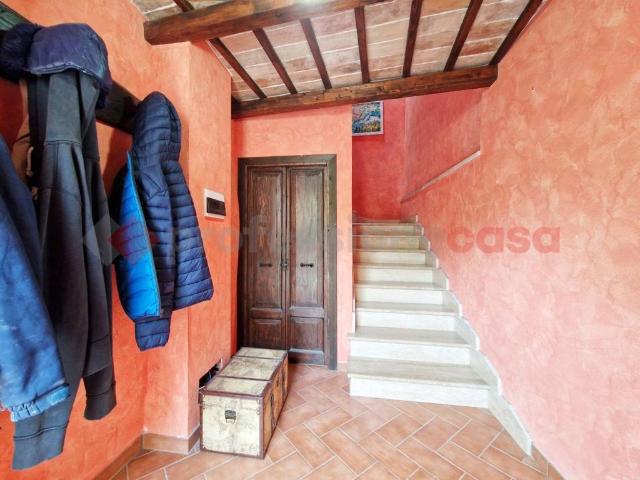 Casa indipendente in vendita a Pizzoli AQ