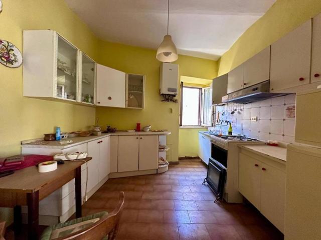 Casa indipendente in vendita a Pizzoli AQ