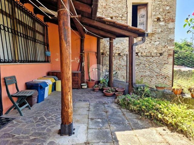 Casa indipendente in vendita a Pizzoli AQ