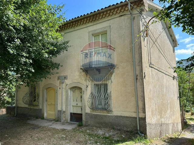 Casa indipendente in vendita a Pizzone