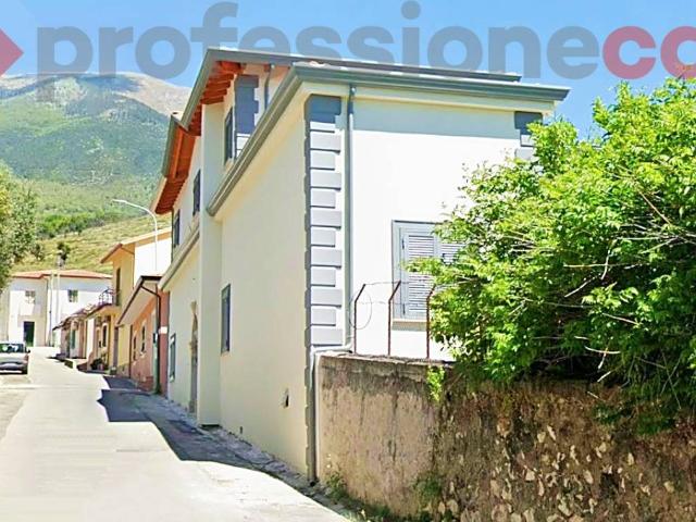 Casa indipendente in vendita a Piedimonte San Germano FR