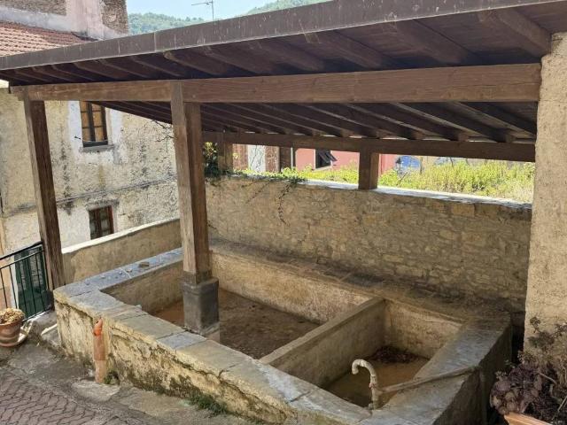 Casa indipendente in vendita a Pietrabruna IM