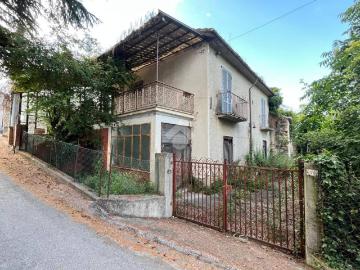 Casa indipendente in vendita a Pietradefusi AV