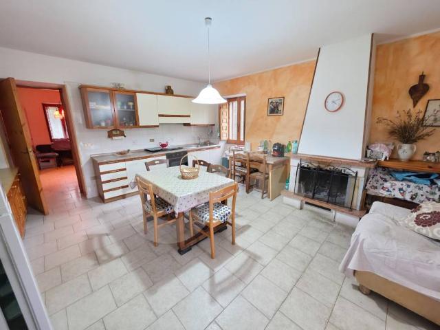 Casa indipendente in vendita a Pietradefusi AV