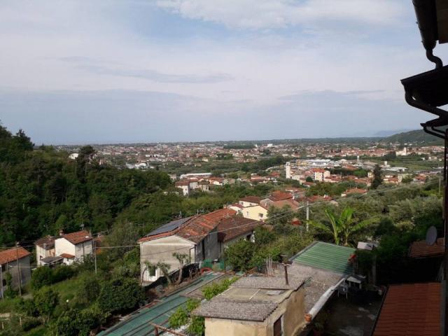Casa indipendente in vendita a Pietrasanta LU