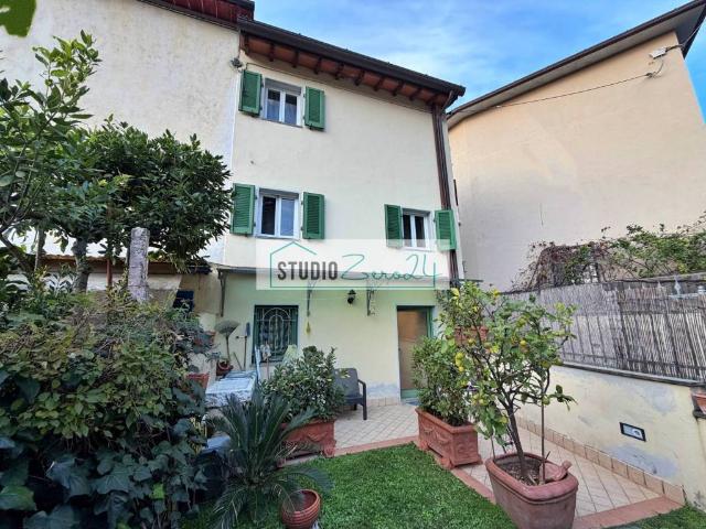 Casa indipendente in vendita a Pietrasanta LU