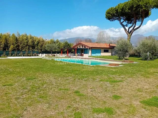 Casa indipendente in vendita a Pietrasanta LU