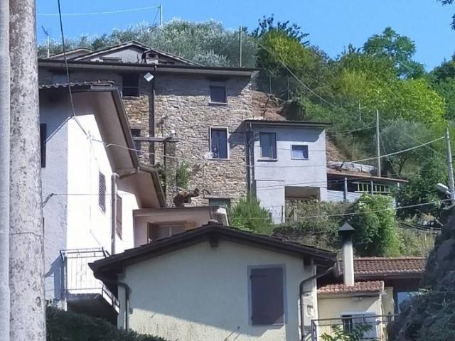 Casa indipendente in vendita a Pietrasanta LU
