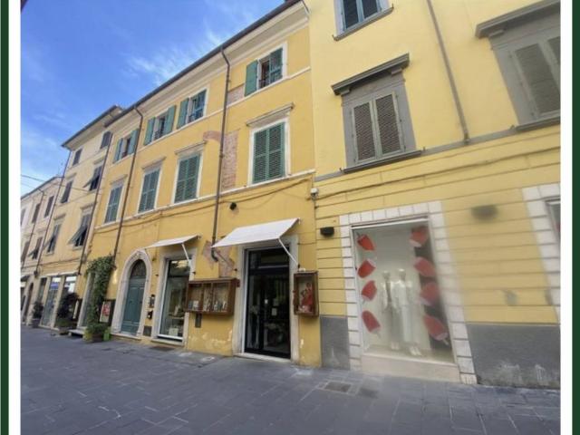 Casa indipendente in vendita a Pietrasanta LU