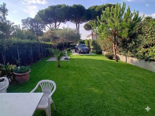Casa indipendente in vendita a Pietrasanta LU