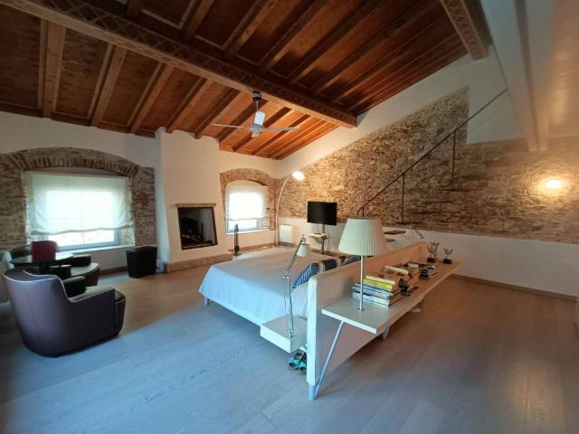 Casa indipendente in vendita a Pietrasanta LU