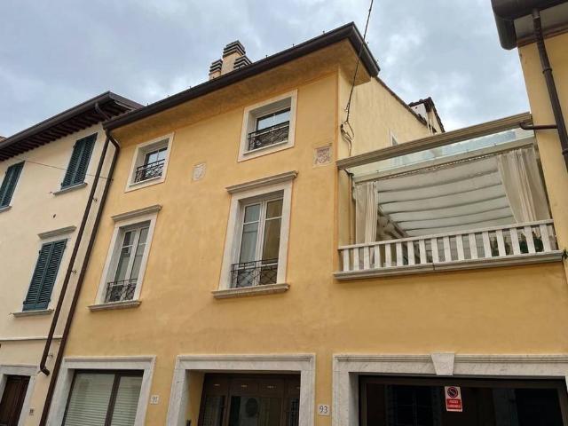 Casa indipendente in vendita a Pietrasanta LU