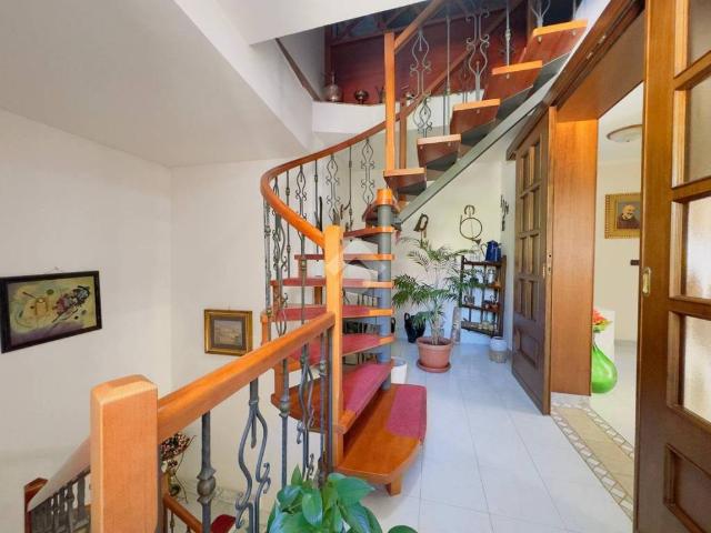 Casa indipendente in vendita a Pietrastornina AV