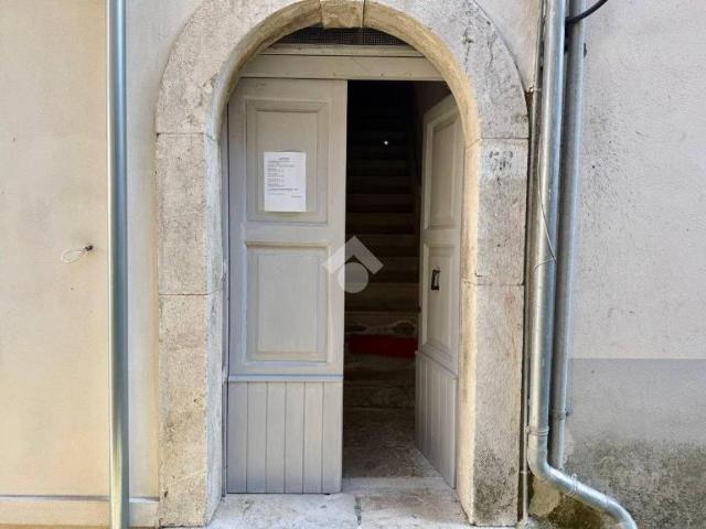 Casa indipendente in vendita a Pietrastornina AV