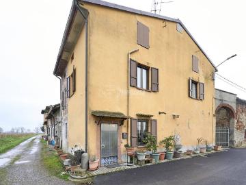 Casa indipendente in vendita a Pieve d'Olmi CR