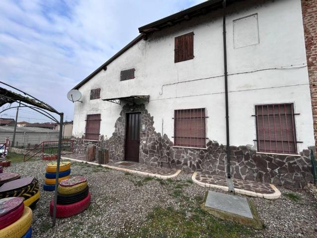 Casa indipendente in vendita a Pieve del Cairo PV