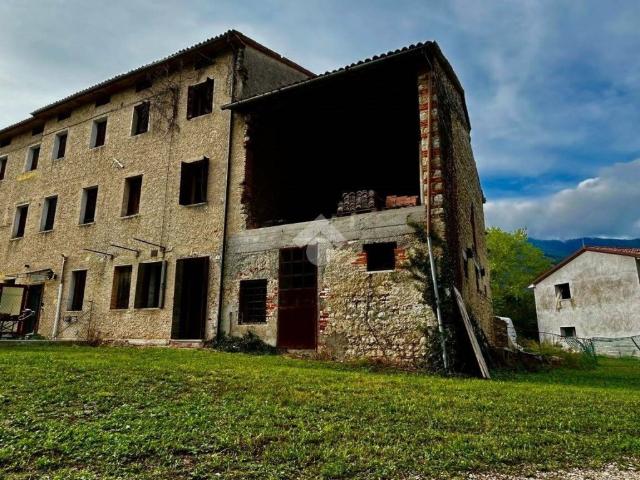 Casa indipendente in vendita a Pieve del Grappa via IV novembre, 12