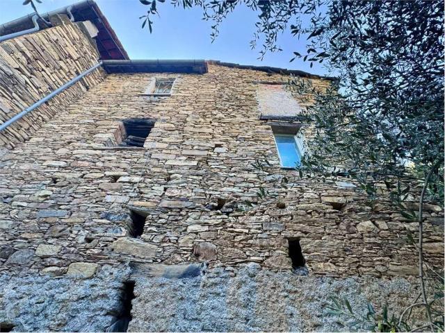 Casa indipendente in vendita a Pieve di Teco IM