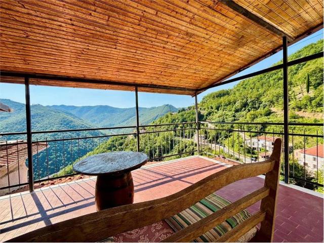 Casa indipendente in vendita a Pieve di Teco IM