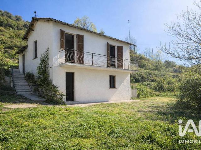 Casa indipendente in vendita a Pieve di Teco IM