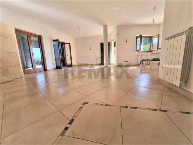 Casa indipendente in vendita a Pignataro Interamna via termine, 77