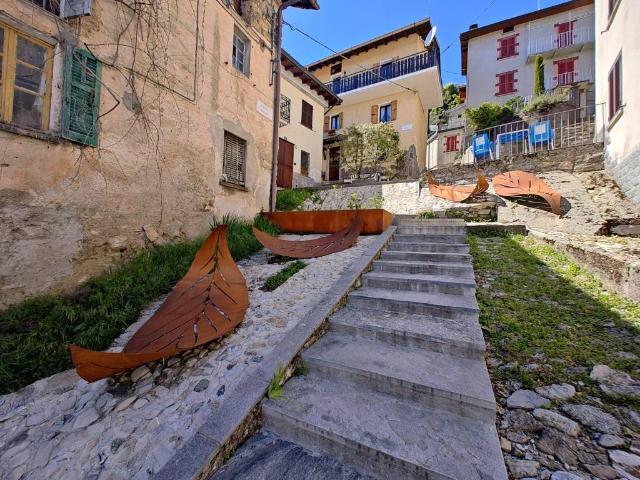 Casa indipendente in vendita a Pigra CO