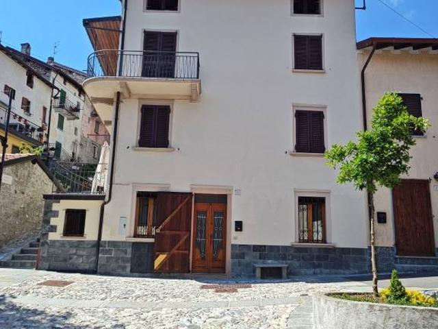 Casa indipendente in vendita a Pigra via Sociale